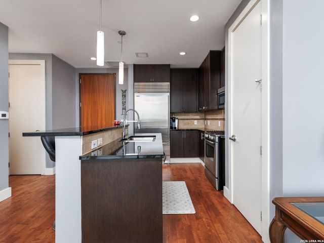 610 E Market St Unit 2904, San Antonio, TX 78205