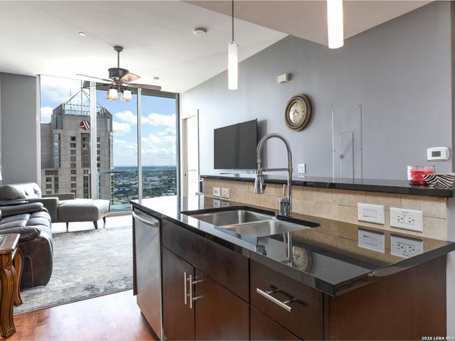610 E Market St Unit 2904, San Antonio, TX 78205