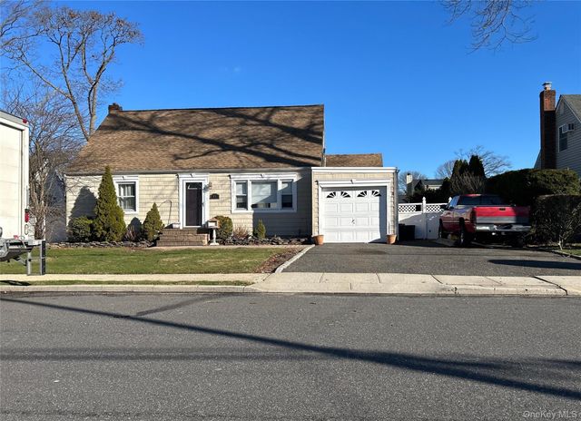 95 Clark Avenue, Massapequa, NY 11758