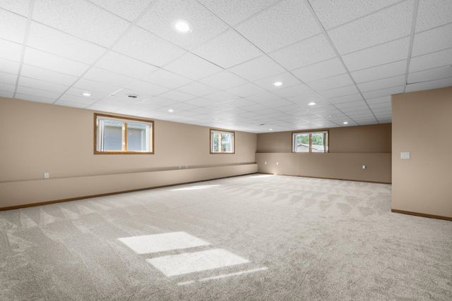 1001 70TH ST SE, Minot, ND 58701