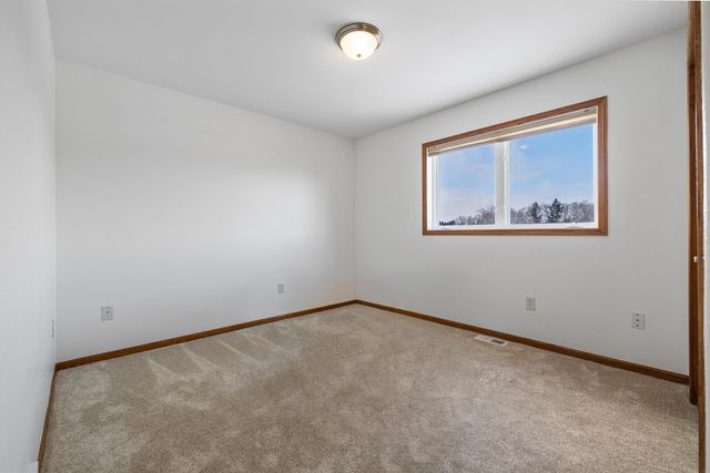 1001 70TH ST SE, Minot, ND 58701