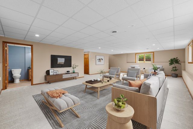 1001 70TH ST SE, Minot, ND 58701