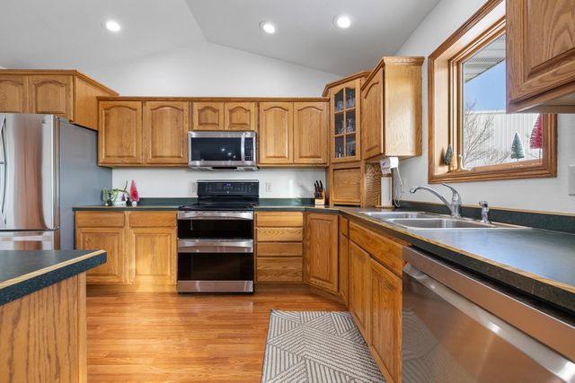 1001 70TH ST SE, Minot, ND 58701