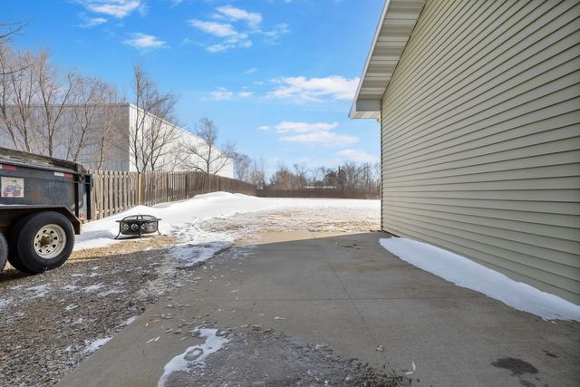 1001 70TH ST SE, Minot, ND 58701