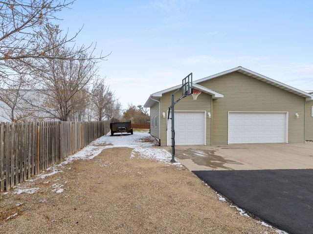 1001 70TH ST SE, Minot, ND 58701