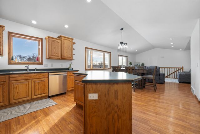 1001 70TH ST SE, Minot, ND 58701