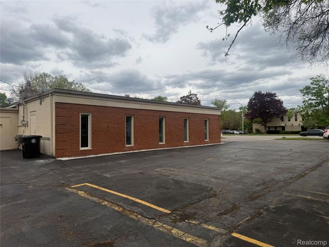 18769 Farmington Road, Livonia, MI 48152