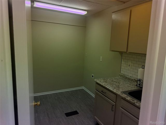 18769 Farmington Road, Livonia, MI 48152