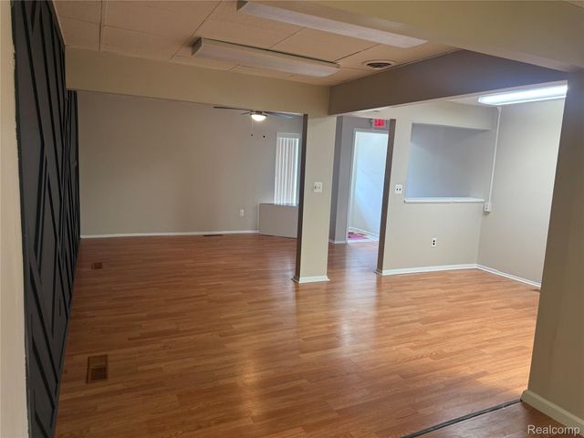 18769 Farmington Road, Livonia, MI 48152