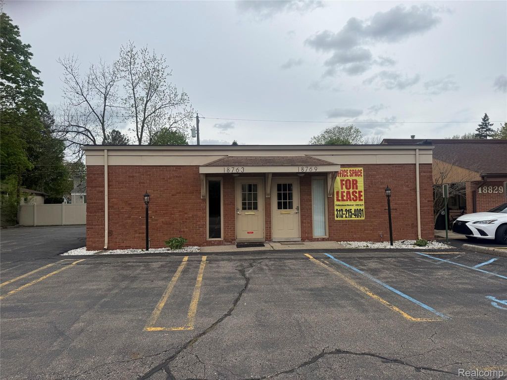 18769 Farmington Road, Livonia, MI 48152