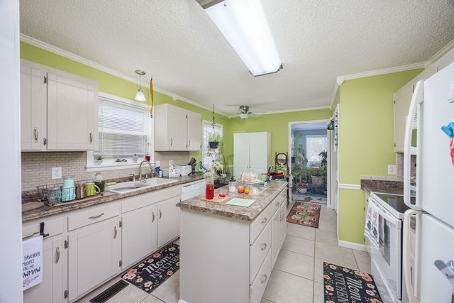 803 Farmingdale Dr, La Vergne, TN 37086