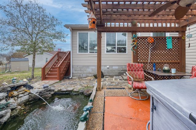 803 Farmingdale Dr, La Vergne, TN 37086