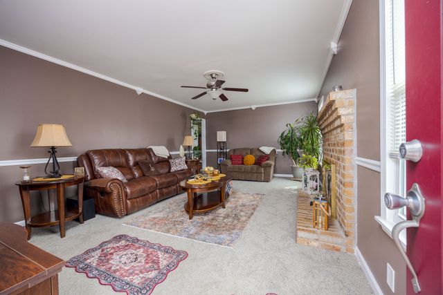 803 Farmingdale Dr, La Vergne, TN 37086