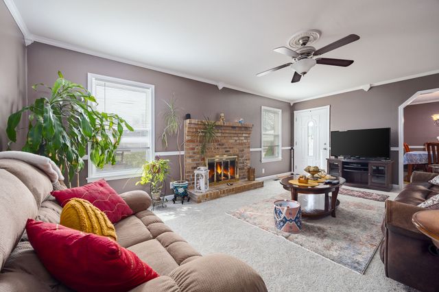 803 Farmingdale Dr, La Vergne, TN 37086