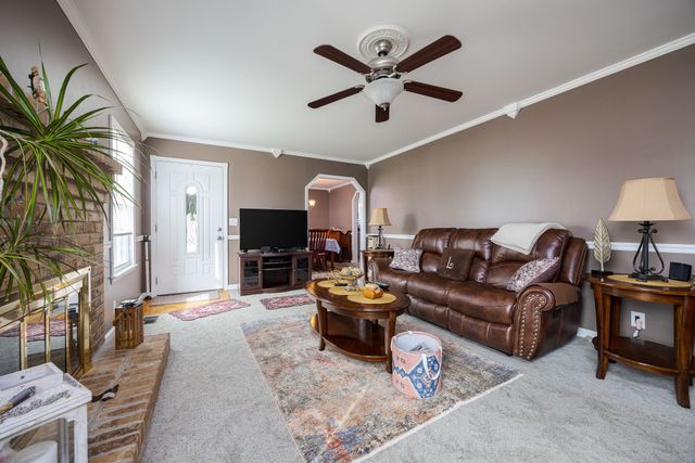 803 Farmingdale Dr, La Vergne, TN 37086