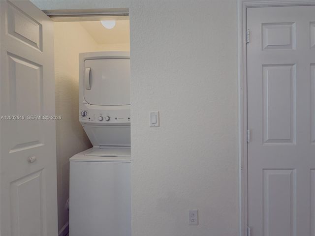 10629 W 32nd Ln, Hialeah, FL 33018