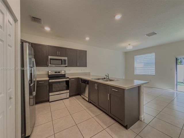 10629 W 32nd Ln, Hialeah, FL 33018