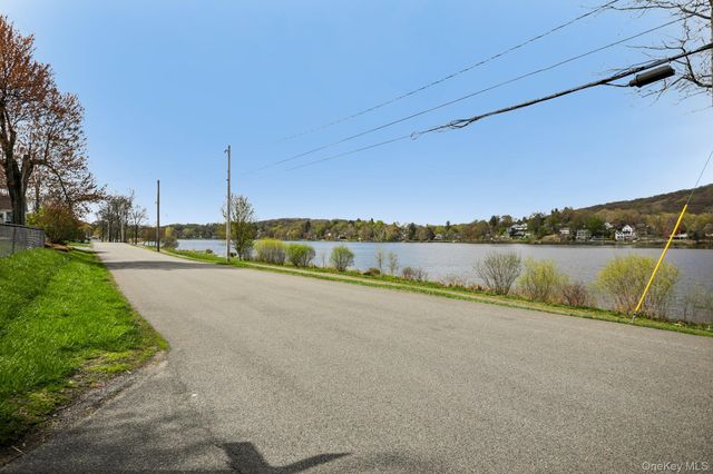 5 Huguenot Road, Carmel, NY 10512
