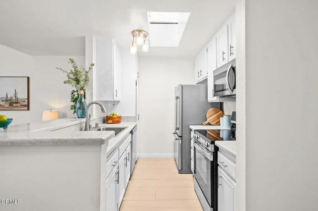 898 Temple Terrace 322, Los Angeles, CA 90042