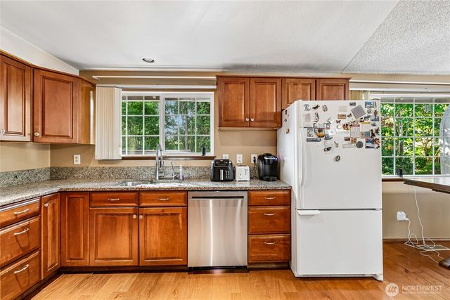 8621 Vistarama Avenue, Everett, WA 98208