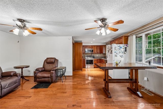8621 Vistarama Avenue, Everett, WA 98208