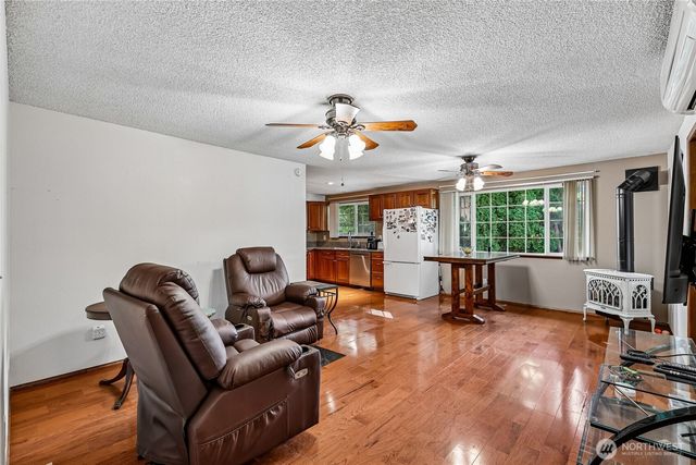 8621 Vistarama Avenue, Everett, WA 98208
