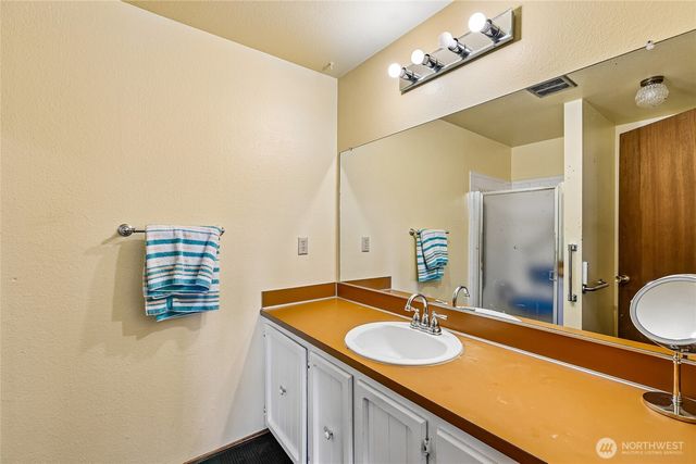 8621 Vistarama Avenue, Everett, WA 98208