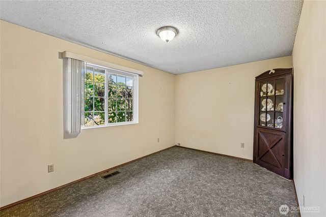 8621 Vistarama Avenue, Everett, WA 98208