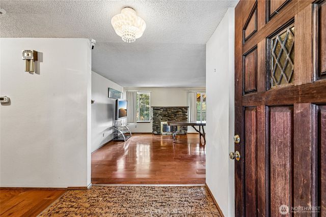8621 Vistarama Avenue, Everett, WA 98208