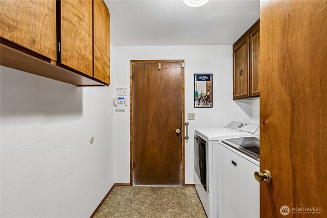 8621 Vistarama Avenue, Everett, WA 98208