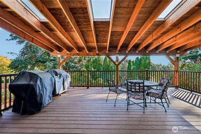 8621 Vistarama Avenue, Everett, WA 98208