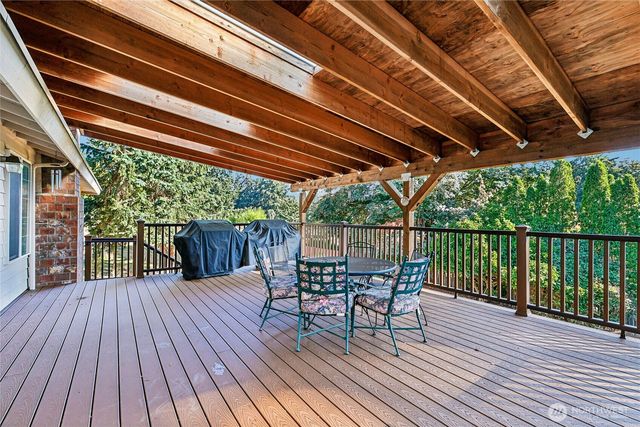 8621 Vistarama Avenue, Everett, WA 98208