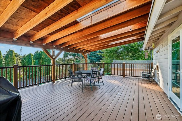 8621 Vistarama Avenue, Everett, WA 98208