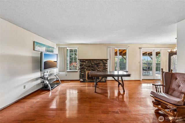8621 Vistarama Avenue, Everett, WA 98208