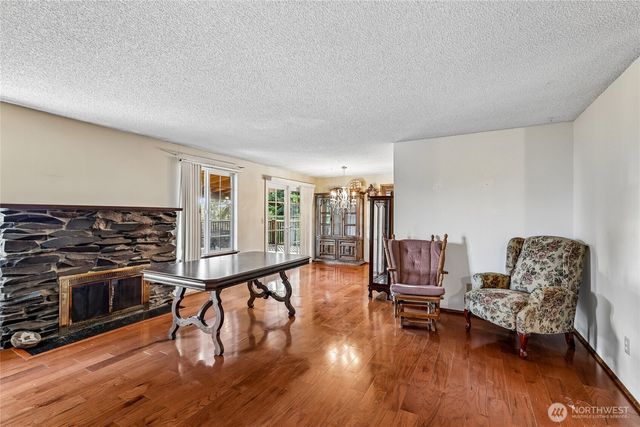 8621 Vistarama Avenue, Everett, WA 98208