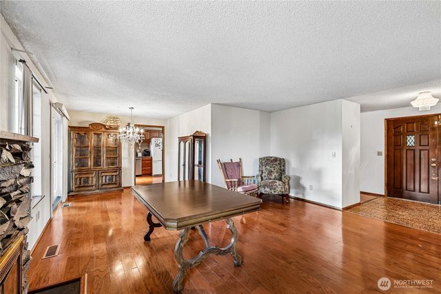 8621 Vistarama Avenue, Everett, WA 98208