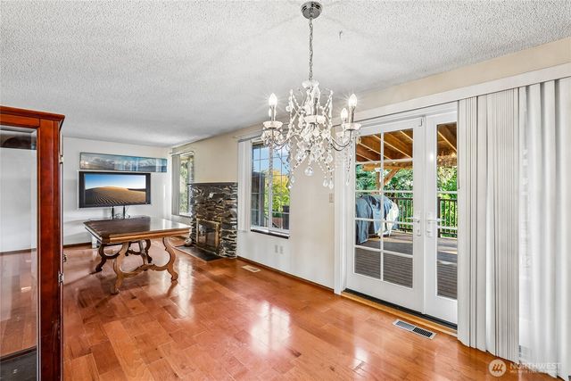 8621 Vistarama Avenue, Everett, WA 98208