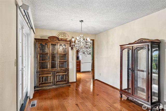 8621 Vistarama Avenue, Everett, WA 98208