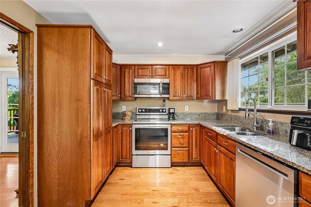 8621 Vistarama Avenue, Everett, WA 98208