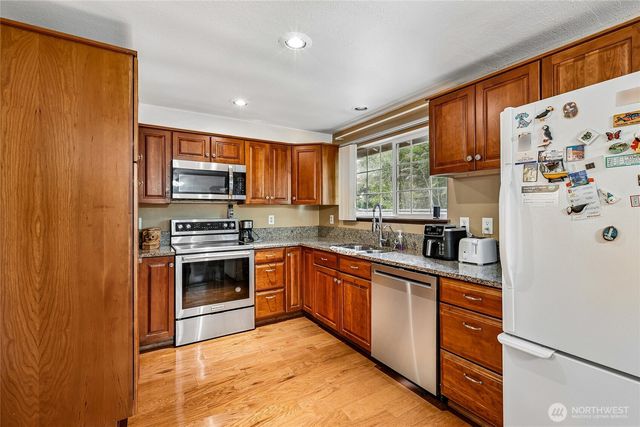 8621 Vistarama Avenue, Everett, WA 98208