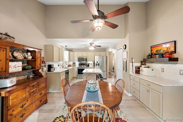 607 Salus Drive, Waterford Charter Township, MI 48327