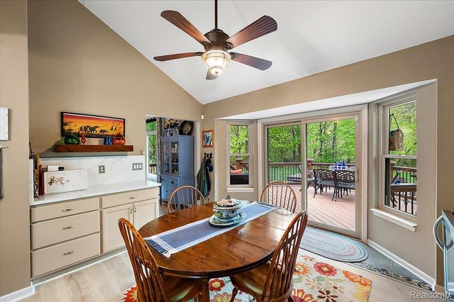 607 Salus Drive, Waterford Charter Township, MI 48327