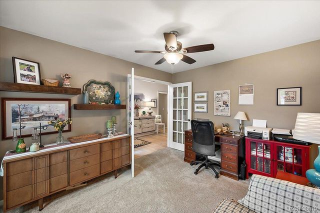 607 Salus Drive, Waterford Charter Township, MI 48327