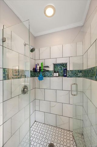 607 Salus Drive, Waterford Charter Township, MI 48327
