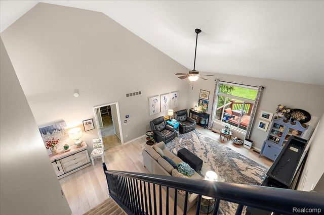 607 Salus Drive, Waterford Charter Township, MI 48327