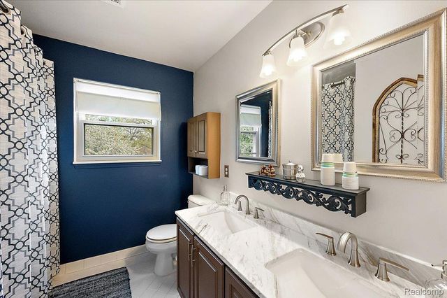 607 Salus Drive, Waterford Charter Township, MI 48327