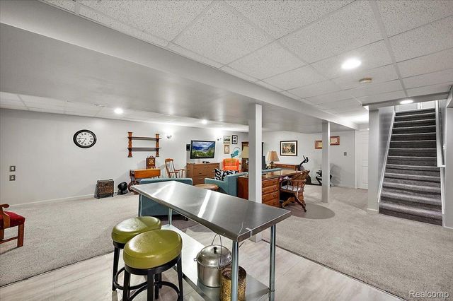 607 Salus Drive, Waterford Charter Township, MI 48327