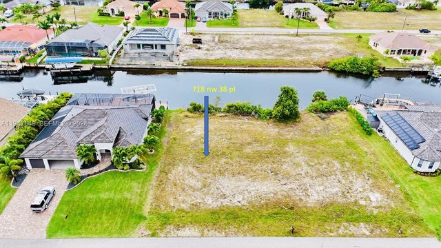 718 NW 38 pl, Cape Coral, FL 33993