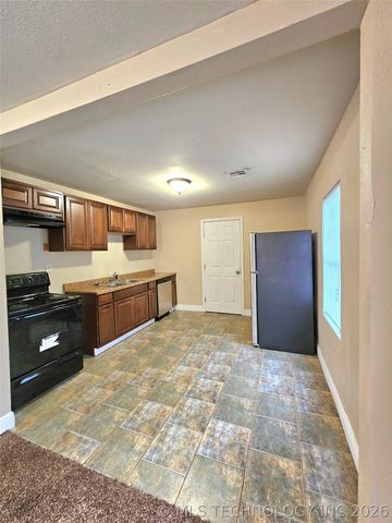 2040 E Woodrow Court, Tulsa, OK 74110
