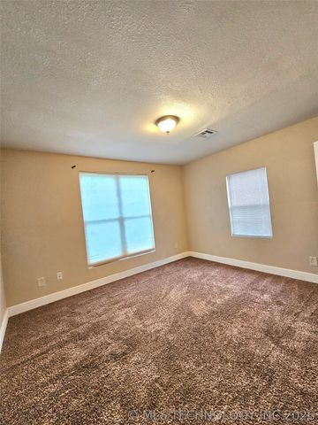 2040 E Woodrow Court, Tulsa, OK 74110